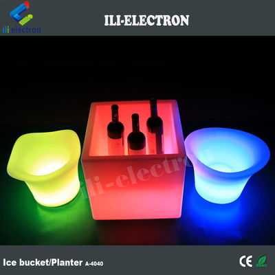 Quadratisch PE Kunststoff Beleuchtungs-LED-Eisbehälter / LED-Blumenkrug / Blumenpflanzer