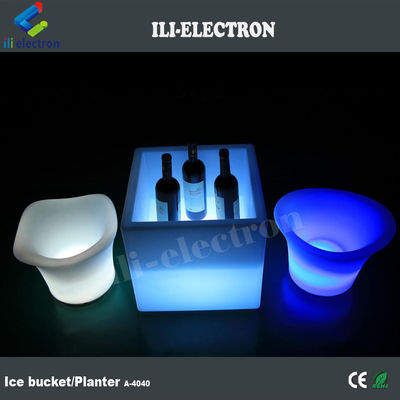 Quadratisch PE Kunststoff Beleuchtungs-LED-Eisbehälter / LED-Blumenkrug / Blumenpflanzer