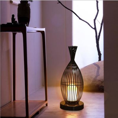 Wasserdichte Rattan-Bodenlampe für den Außenbalkon der Villa