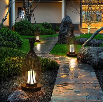 Wasserdichte Rattan-Bodenlampe für den Außenbalkon der Villa