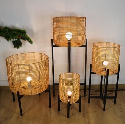 4 Beine Wicker Rattan Fußbodenlampen für das Wohnzimmer Atmosphäre