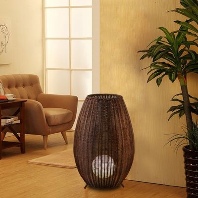 Maßgeschneiderte Luxus-Rattan-Fußbodenlampe, Kreative Wicker-Fußbodenlampe im Innenraum