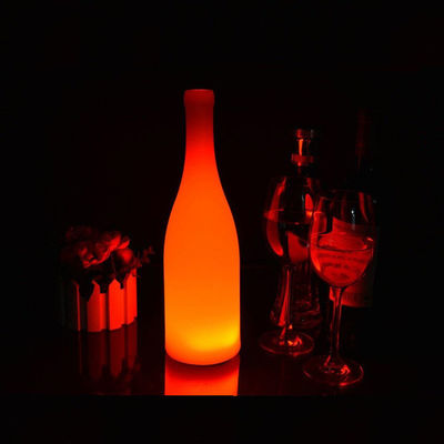 Leuchten aus Kunststoff mit LED-Flaschenform