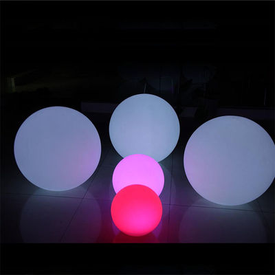 Farbenfrohe, hängende LED-Leuchten
