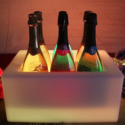 16 Farben wechselnd PE Kunststoff LED Eisbehälter IP65 wasserdicht für Bier Champagner
