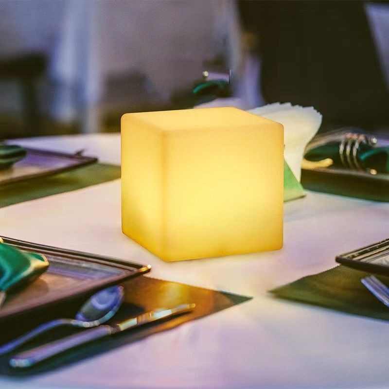 6 Zoll LED-Würfel Nachtlicht Farbige USB-Ladung Wasserdicht