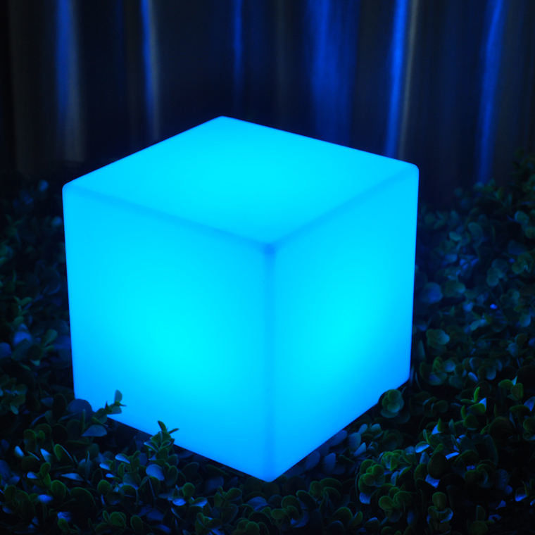 Glowing Outdoor LED Cube Light Chair Kunststoff IP65 Wasserdicht Für Park Villa Dekoration