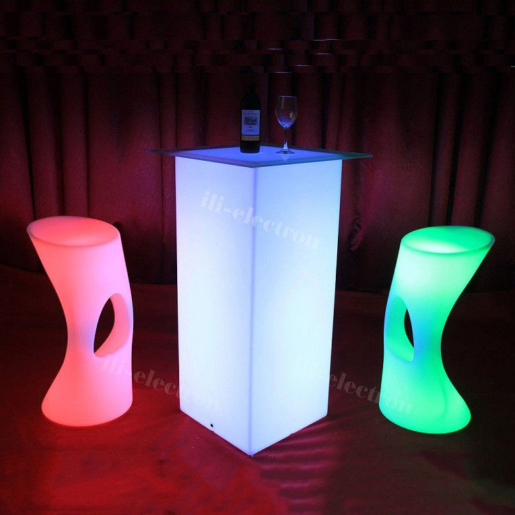 Outdoor-LED-Licht Cocktail-Tisch Hochkuboid PE-Kunststoff mit Fernbedienung